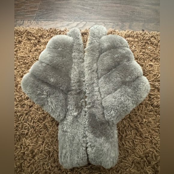 UGG Yeah Grey Fluffy Slippers 7
UGG - Picture 8 of 12